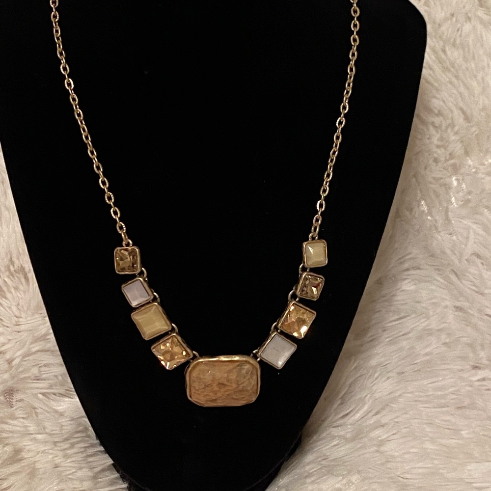 Elegant Gold and Cream Necklace